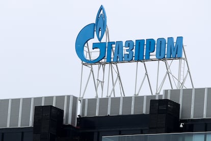 Un cartel de Gazprom, la empresa estatal rusa de gas