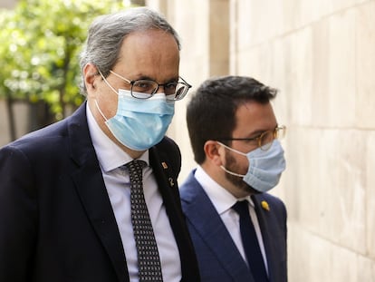 El 'president' Quim Torra (i), acompañado del 'vicepresident' Pere Aragonés (d), el pasado martes en el Palau