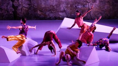 Un momento de la coreografía de Marina Mascarell para el Nederlands, en el Grec.