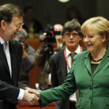 Mariano Rajoy saluda a la canciller alemana Angela Merkel