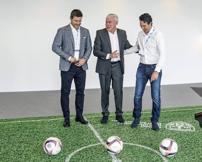 Luis Fernández, Unai Emery y Pochettino, durante el 'I Bilbao International Football Summit'.