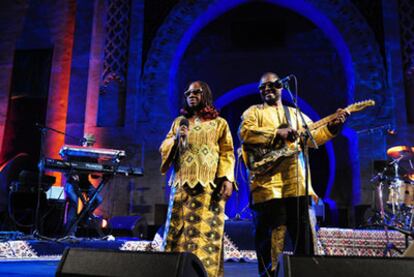 Actuación del dúo de Malí Amadou y Mariam, el domingo, en la ciudad marroquí de Fez.