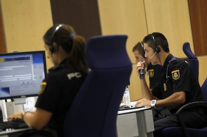 Los 'walkie-talkies" fundamentales en el día a día de un agente, el nexo de unión con otras unidades.