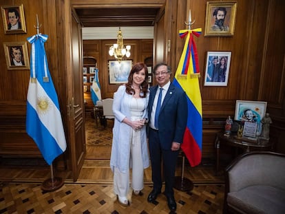 Cristina Fernández de Kirchner y Gustavo Petro, durante un encuentro en Buenos Aires, el pasado 24 de enero.