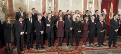 Miembros del Gobierno, de la judicatura, presidentes de comunidades autónomas y autoridades de otros órganos institucionales, durante el discurso de José Bono.