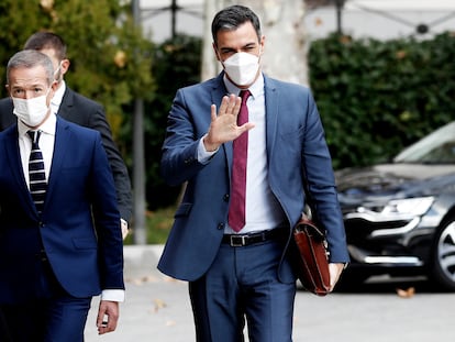 Pedro Sánchez, el miércoles a su llegada a la Conferencia de Presidentes, junto al presidente del Senado, Ander Gil.