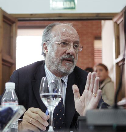 The mayor of Valladolid, Francisco Javier León de la Riva.