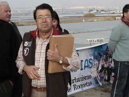 El portavoz del colectivo Manos Limpias, Francisco Hurtado, ayer, en Roquetas de Mar.