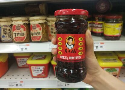 Salsa de Laoganma en un supermercado de Pekín.