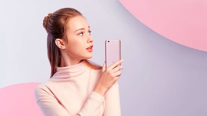 El Xiaomi Redmi 5A es uno de los reyes de la gama baja, con su pantalla de 5 pulgadas con resolución HD. El procesador es el Snapdragon 425, mientras que la memoria RAM es de 2GB junto a 16GB de almacenamiento interno. Además la cámara es de 13 megapíxeles detrás y de 5 megapíxeles delante con una batería de 3000mAh más que suficiente. Su precio es muy ajustado, de 109 euros.