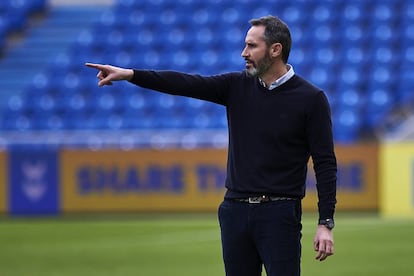 El técnico Vicente Moreno durante un encuentro de esta temporada.