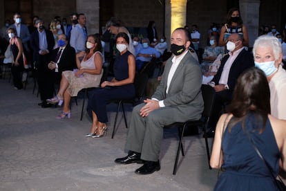 La reina Letizia, entre las autoridades y los premiados durante la la clausura de la 11ª edición del Atlàntida Mallorca Film Fest 2021.