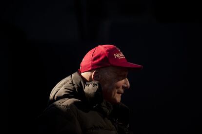 El piloto austriaco es retratado durante el primer día de las pruebas de pretemporada de Fórmula Uno en el hipódromo de Jerez en Jerez de la Frontera, el 1 de febrero de 2015.