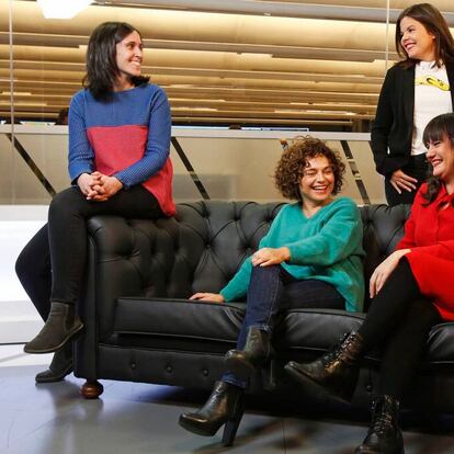 Desde la izquierda, las guionistas Sonia Sánchez, Anna R. Costa, Laura Caballero, Gema R. Neira y Esther Martínez Lobato