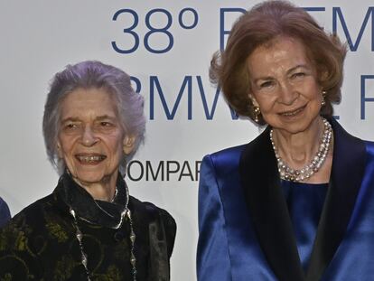 Irene de Grecia y la reina Sofía, anoche en la entrega del Premio BMW de Pintura en el Teatro Real de Madrid.
