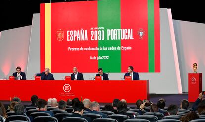 Luis Rubiales durante la reunión para elegir las sedes de la candidatura para el Mundial de Fútbol 2030 en la sede de RFEF este jueves.