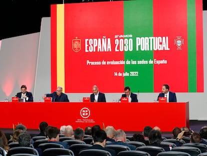 Luis Rubiales durante la reunión para elegir las sedes de la candidatura para el Mundial de Fútbol 2030 en la sede de RFEF este jueves.