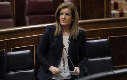 La ministra de Empleo, Fátima Báñez, en el Congreso de los Diputados