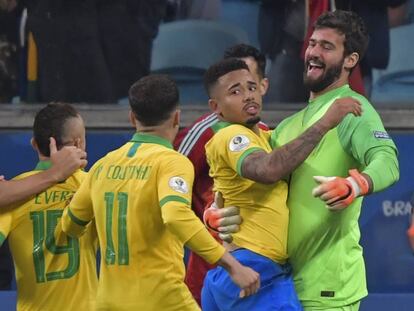 Los jugadores de Brasil celebran la victoria ante Paraguay.