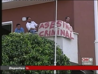 Piedras y algaradas para recibir al sospechoso de la muerte de Mari Luz
