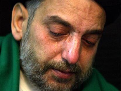 Hakim llora en la conmemoración de la Ashura