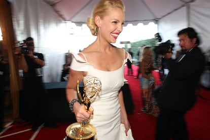La actriz ganó un Emmy en 2007 a la mejor actriz secundaria en una serie dramática.