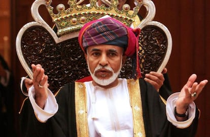 El sultán Qabús se dirige al Consejo de Omán.
