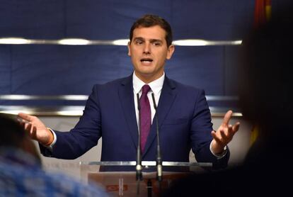 Albert Rivera se explica tras reunirse con el rey Felipe VI, el 28 de julio.