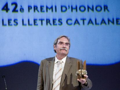 El Jaume Cabré anoche tras recibir el Premi d'Honor de Lletres Catalanes.
