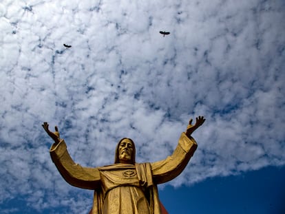 Uma estátua de Jesus Cristo na Igreja de Gauhati, na Índia.