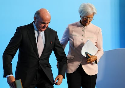 La presidenta y el vicepresidente del BCE, Christina Lagarde y Luis de Guindos, tras la rueda de prensa este jueves.