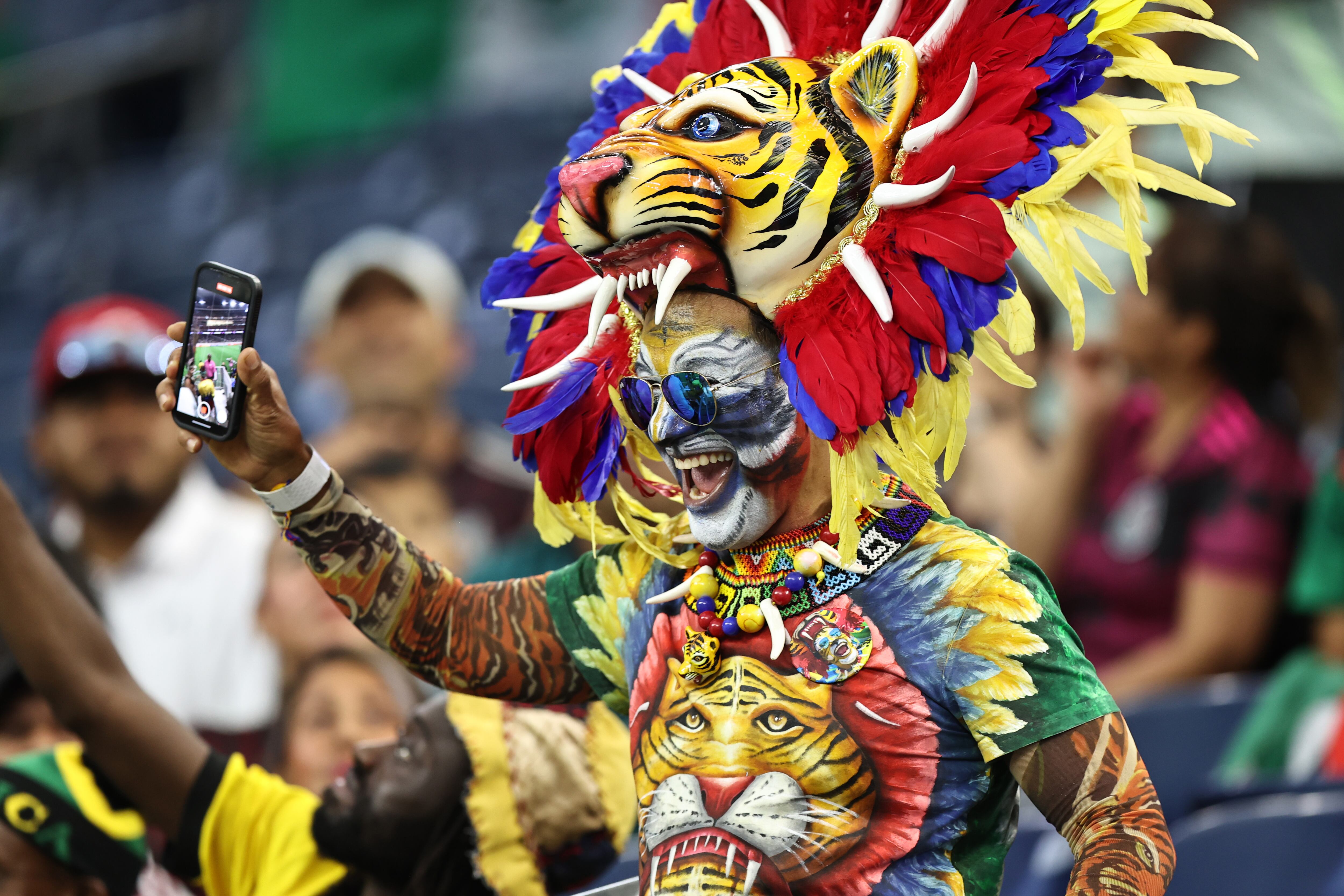 Un aficionado mexicano en el juego de México vs Jamaica. 