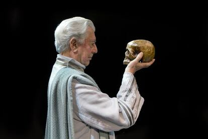Mario Vargas Llosa, en un ensayo de 'Los cuentos de la peste'.