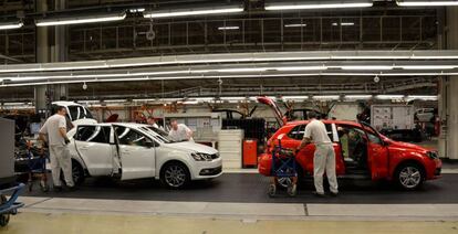 Sala de montaje de la factor&iacute;a de Volskwagen (Navarra). 