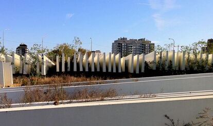 Lamas diseñadas y pagadas a Calatrava, abandonadas.