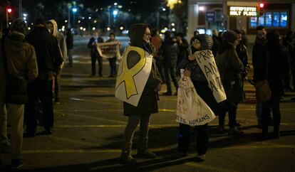 Manifestantes en la avenida de Meridiana de Barcelona.