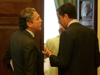 Diego López Garrido y Eduardo Zaplana, durante una sesión en el Congreso.