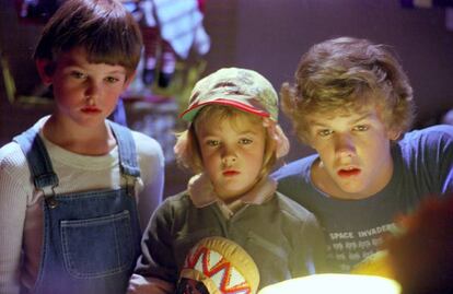 Henry Thomas, Drew Barrymore y Robert MacNaughton, en 'E.T., el extraterrestre'.