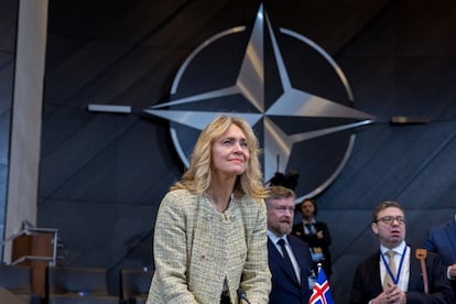 La ministra Thorgerdur Katrín Gunnarsdóttir llega a la reunión de ministros de Defensa del Consejo del Atlántico Norte en la sede de la OTAN, el 13 de febrero de 2025 en Bruselas.
