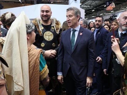 Alberto Núñez Feijóo, este jueves en su visita a la feria de turismo Fitur, en Madrid.