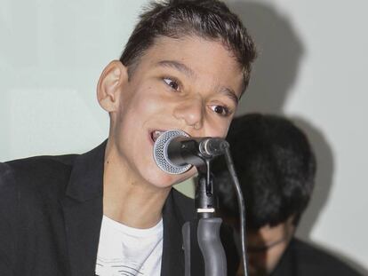 El cantante Adrián Martín durante la presentación de su disco "Lleno de vida" en abril de 2016.