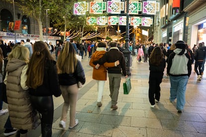 Ambiente en una zona comercial del centro de Barcelona.