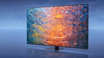 Vista en detalle Smart TV Samsung QN95C QLED, con ahorro de energía mediante IA.
