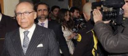 El empresario José María Ruiz-Mateos, a su llegada hoy a los juzgados de Palma citado como imputado por una estafa en la venta de un hotel. EFE/Archivo