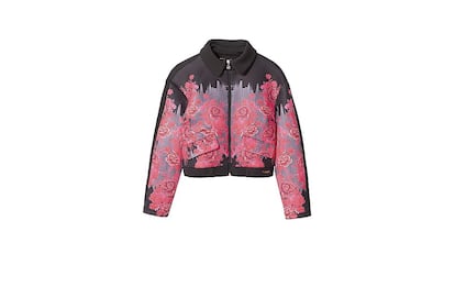 En neopreno y con ramalazo 'arty', <strong>Desigual</strong> firma la mínima expresión de la bomber.