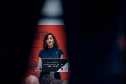 La presidenta de la Comunidad de Madrid, Isabel Díaz Ayuso, interviene durante el pregón de la Semana Santa de Valladolid, en la Real Casa de Correos, a 18 de febrero de 2025, en Madrid (España).