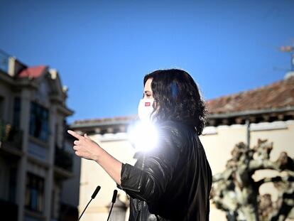 La presidenta de la Comunidad de Madrid, Isabel Díaz Ayuso, en una visita este martes a Alcalá de Henares.