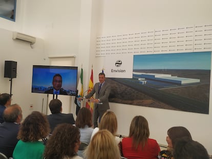 El presidente del Gobierno, Pedro Sánchez, en la presentación de la gigafactoría de Navalmoral de la Mata (Cáceres).