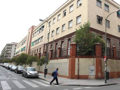 Una de las fachadas del Taller de Artiller&iacute;a, en la calle de Raimundo Fern&aacute;ndez Villaverde.