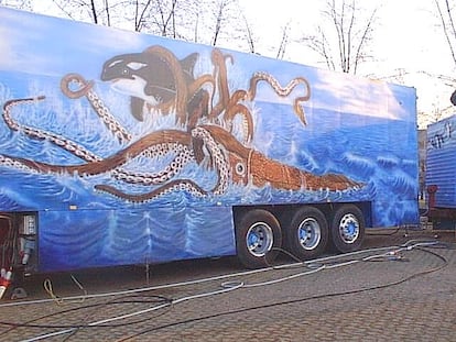 Una de las caravanas del circo del Kraken.
